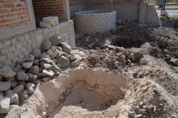 The aljibe -- or cistern, I guess we'd say in English -- in the top middle of the photo. New excavation in front.
