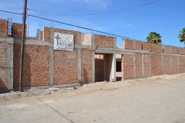 The outside wall is finally filled in, now that truckloads of dirt and bricks don't need to come inside from that direction.