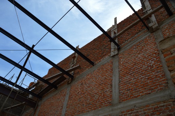 The facade from the inside. Once the roof is in place, we won't see this anymore.
