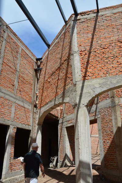 This gives some perspective of how tall the structure is.