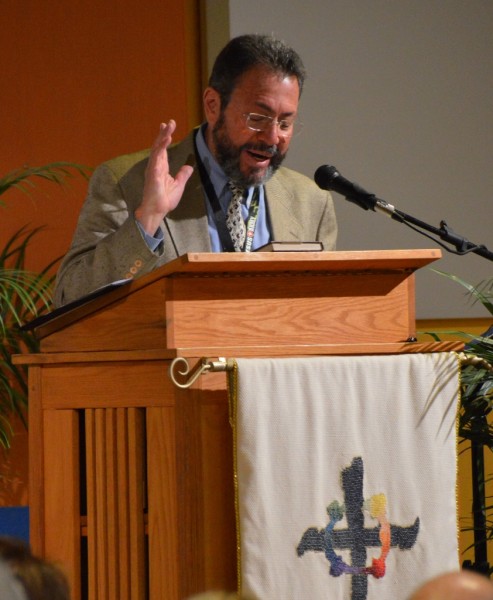 Pastor Guillermo Banuet led the Spanish-language portion of our Grand Opening Dedication service.